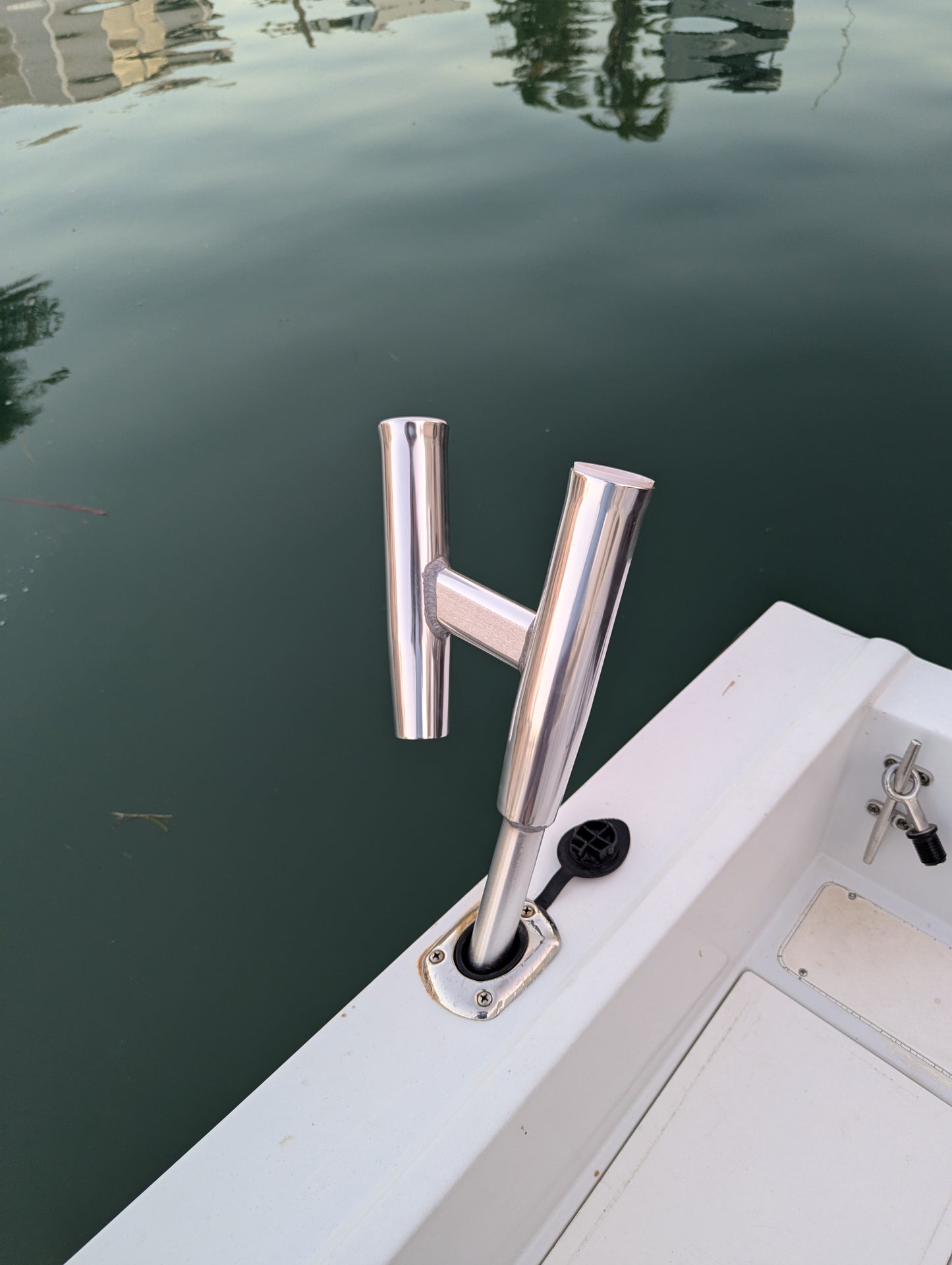2 to 1 offset fishing rod holder